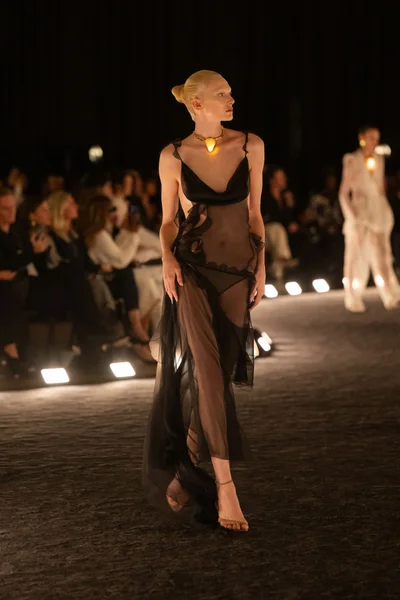 Look 30